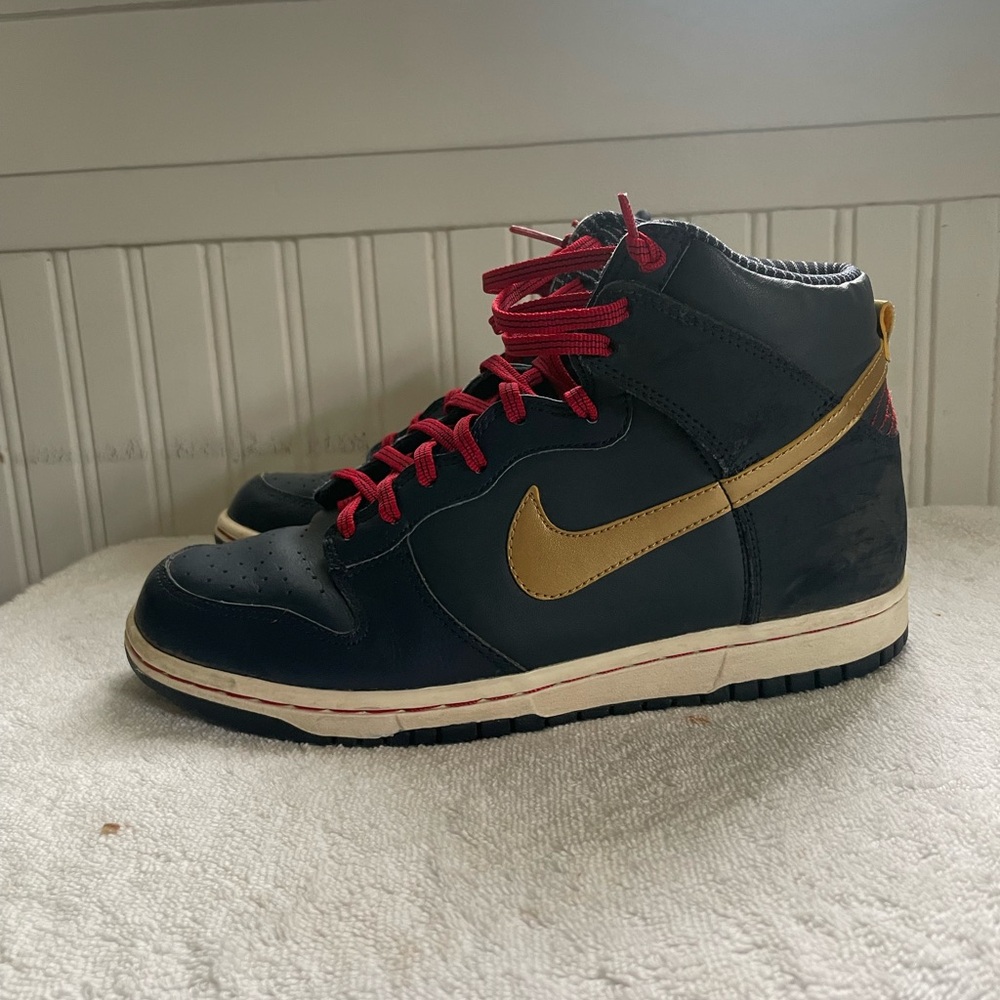 Rare Nike Dunk “Obsidian Gold” Men’s Size 7